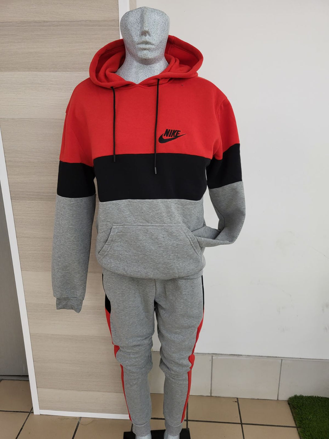 Style M2047 RED NIKE